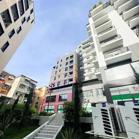 Oasis Near The Apartamento Tirana